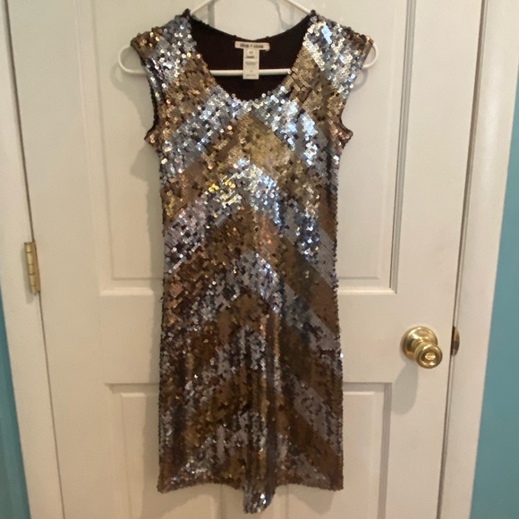 Alice + Olivia Dresses & Skirts - ✨HP✨ Alice & Olivia Sequin Dress